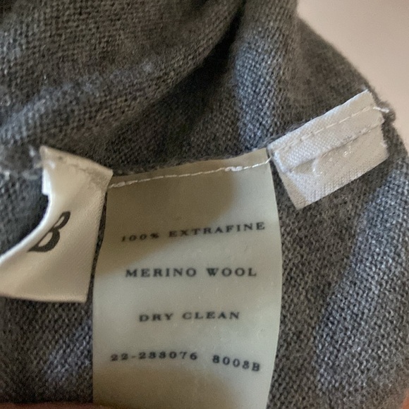 Ann Taylor Gray Ruffled Short Sleeve 100% Extrafine Merino Wool Blouse Career - Picture 5 of 5